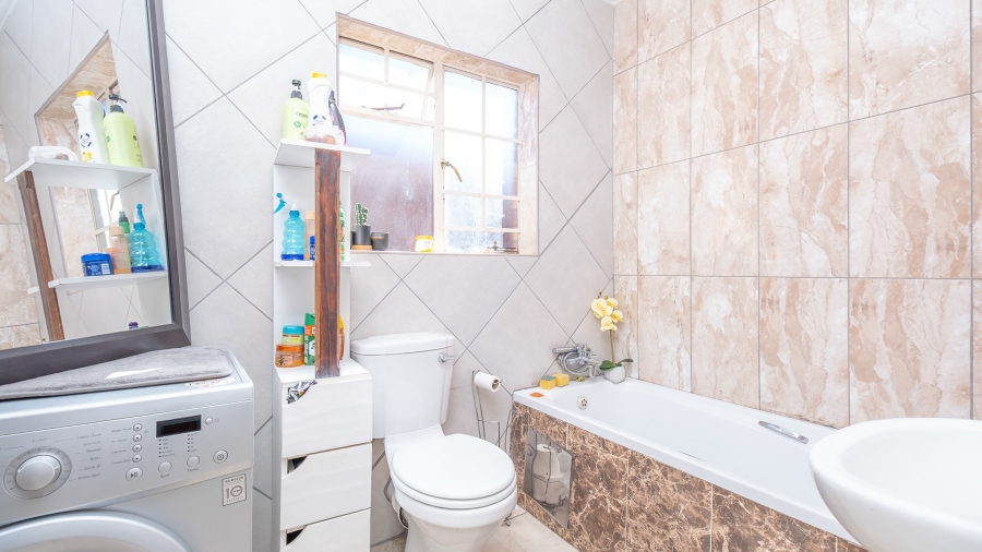 2 Bedroom Property for Sale in Waterval East North West